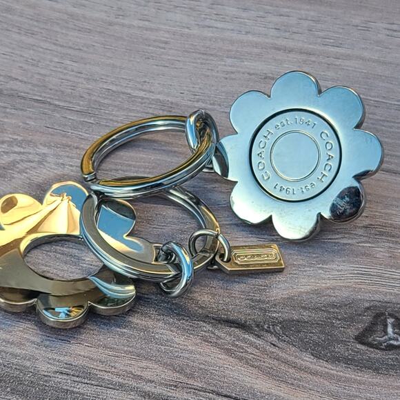 Coach Legacy Daisy Turn Lock Double Keychain 2 Piece Ring Fob - Picture 5 of 6